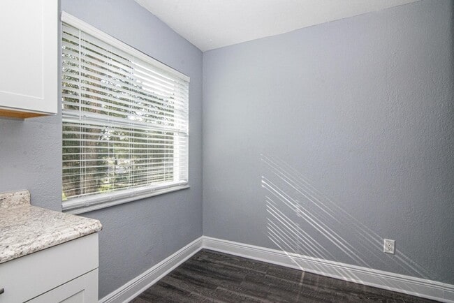Building Photo - Newly Renovated and Remodeled - 2 Bedroom ...