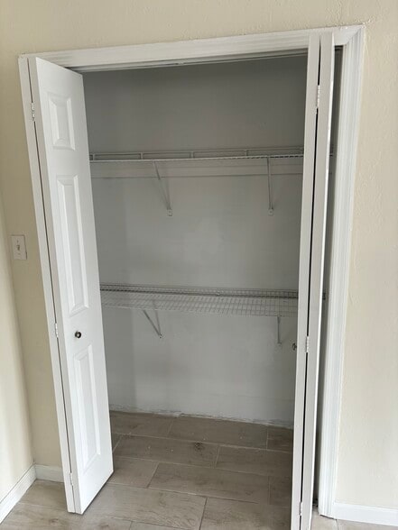 Building Photo - 400 Count St