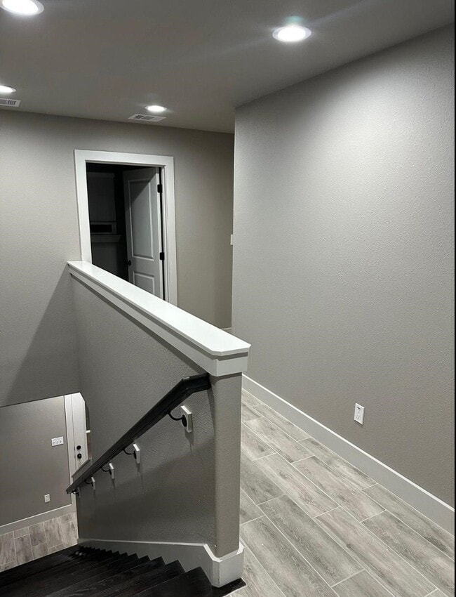 Building Photo - 340 N 9th St