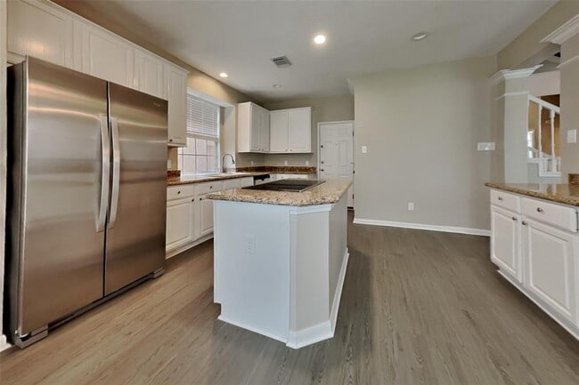 Building Photo - 8815 Lawncliff Ln