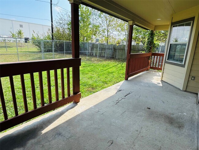 Building Photo - 17202 E Shawnee