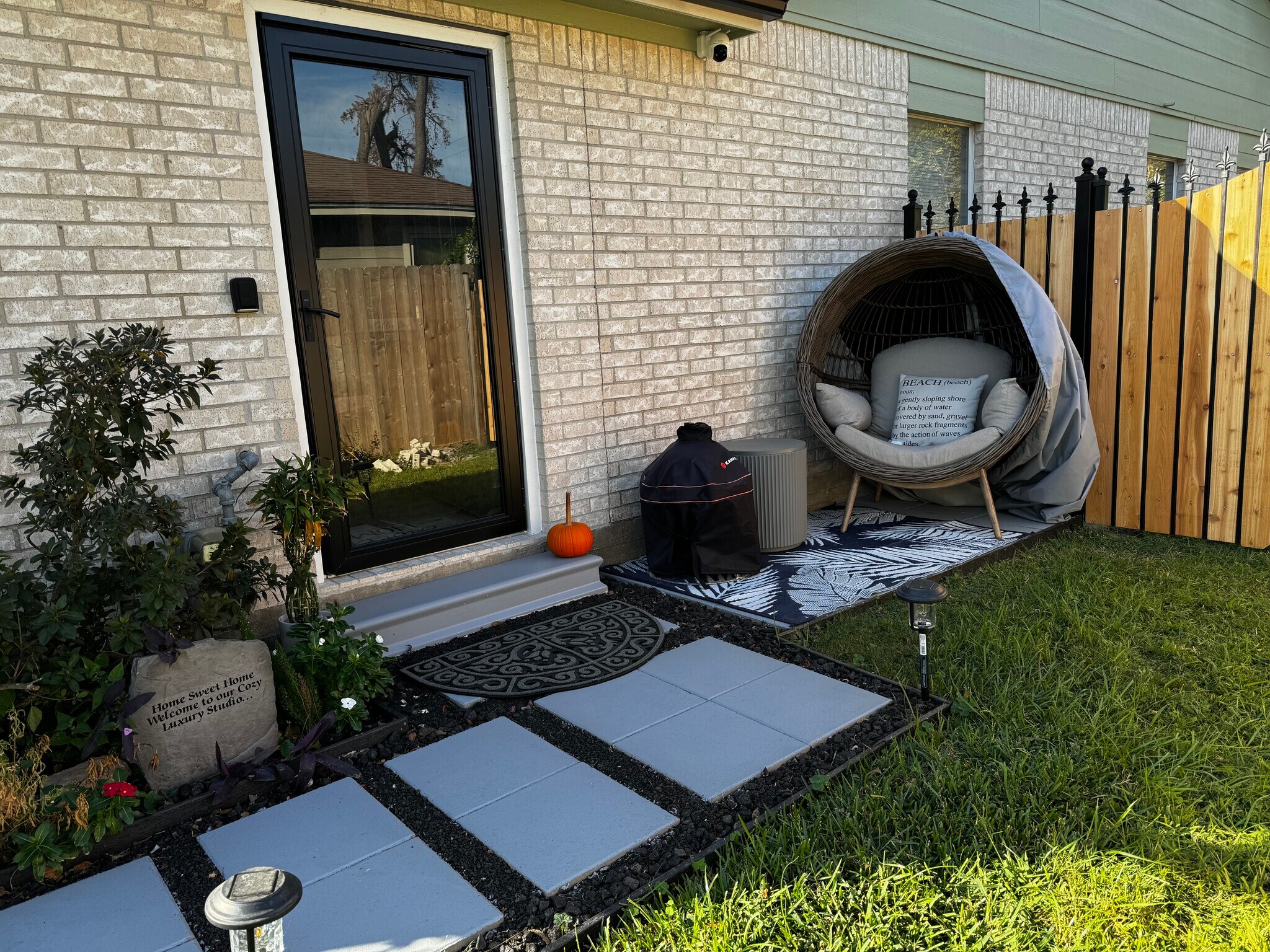 Private patio w/ Egg chair & BBQ - 10133 Irvington Blvd