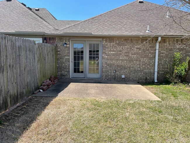 Building Photo - 2101 SW Stonegrove Rd