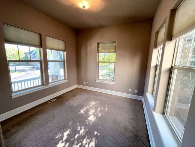 Building Photo - Stunning Corner Home in King City with Washer/Dryer Included, Private Courtyard!