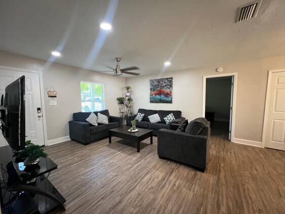 Building Photo - 2328 Skyland Dr