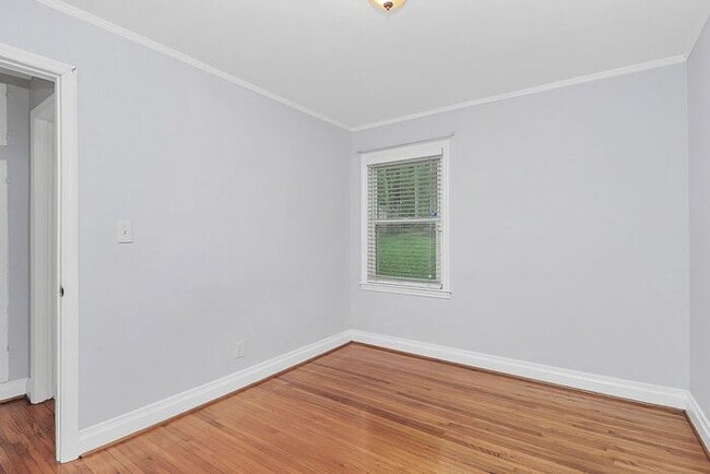 Building Photo - Charming 2BD/1BA Bungalow in Bradley Hills!