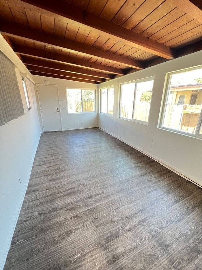 Building Photo - 5166