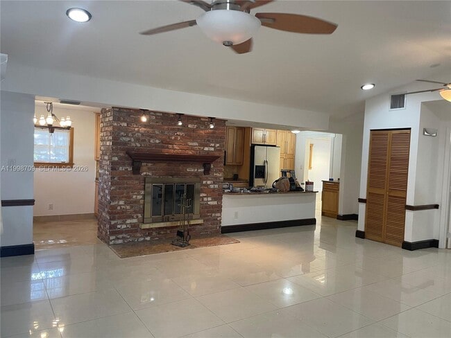 Building Photo - 258 SW 1st Ct