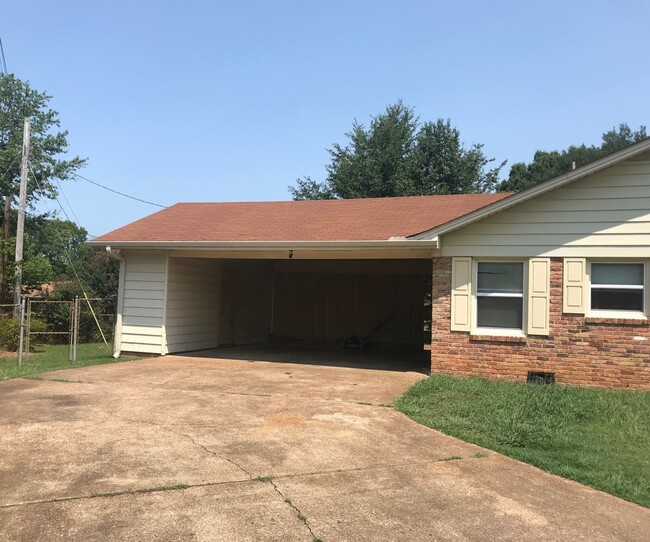 Building Photo - 3 bedroom rental home