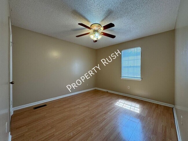 Building Photo - 1620 Hickory Pl