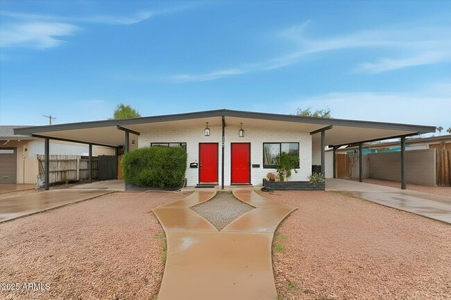 Building Photo - 1102 N April Cir