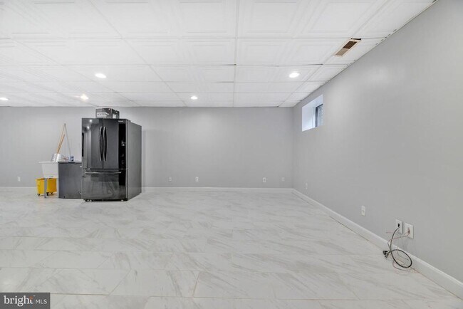 Building Photo - 1651 11th Pl NE