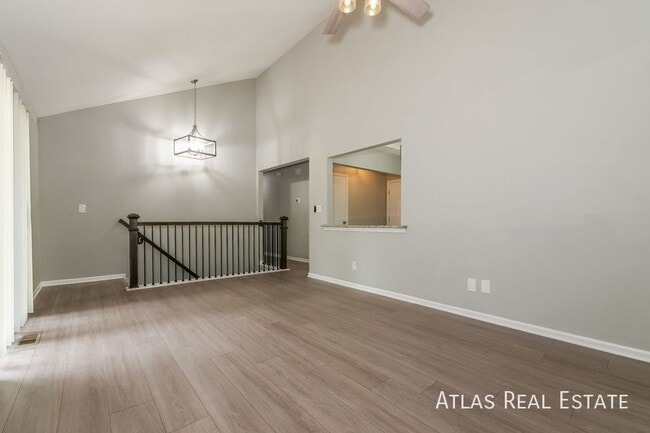 Building Photo - $500 off Move-In Costs and 4 WEEKS FREE RE...