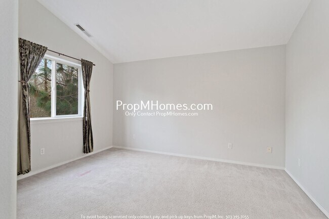 Building Photo - Three Bedroom Home in Aloha w/ Forest Like Surrounding!