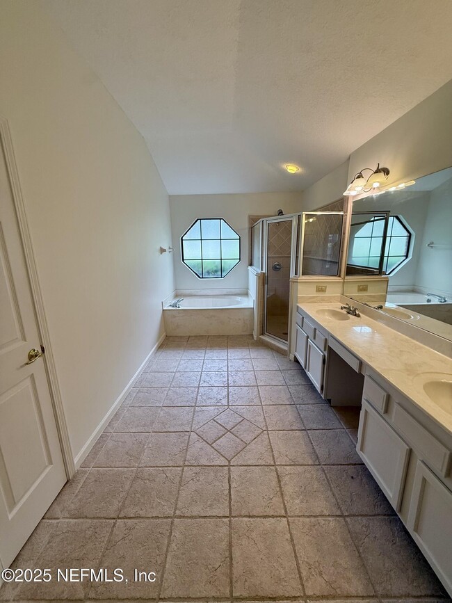 Building Photo - 13056 Clearbrook Ct
