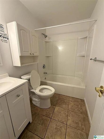 Building Photo - 2080 Johnston Dr