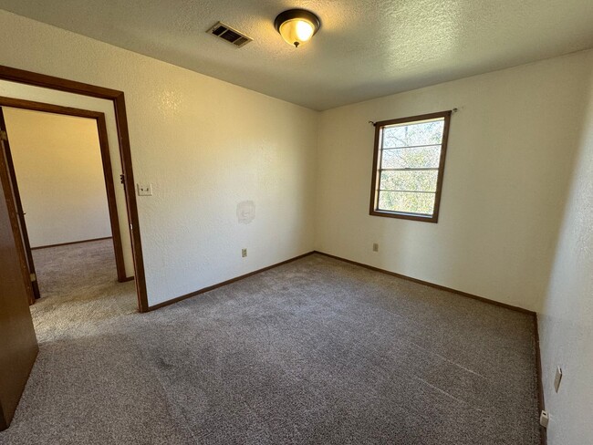 Building Photo - 2 Bed/1 Bath Apartment in Melbourne