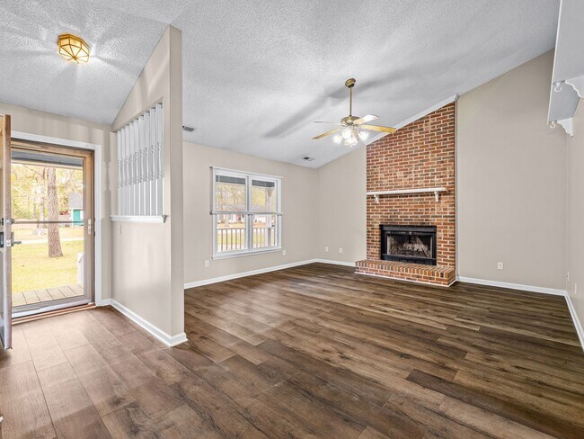 Building Photo - Willow Springs Home