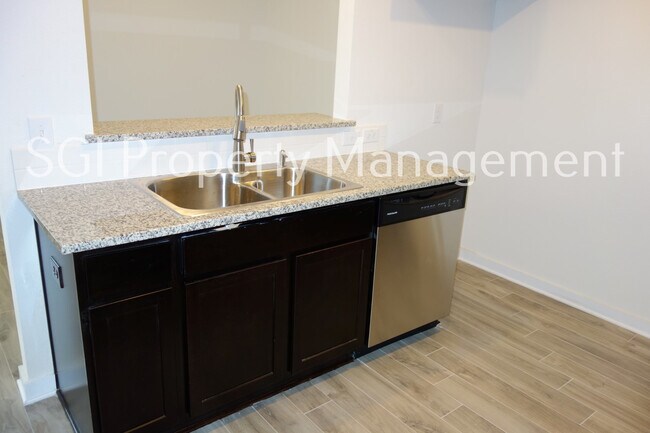 Building Photo - 931 Robineta Ln
