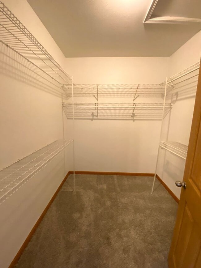 Building Photo - Beautiful 2 Bed, 2 Bath Luxury Condo - Free Month w/13 mo Lease!