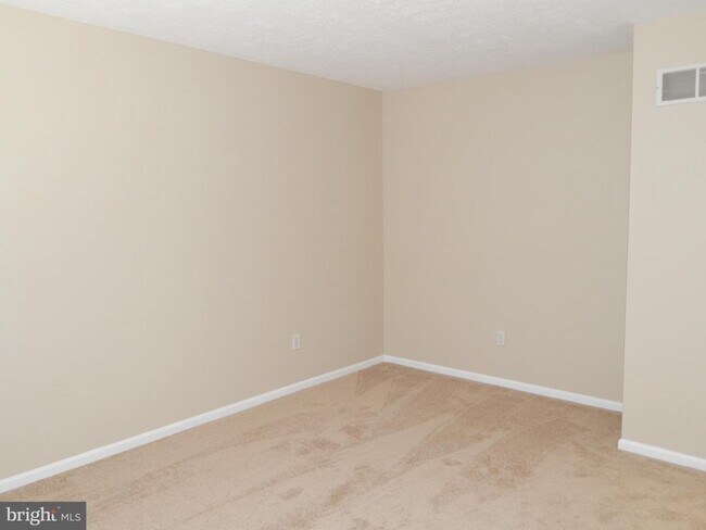 Building Photo - 862 N Waterford Ln