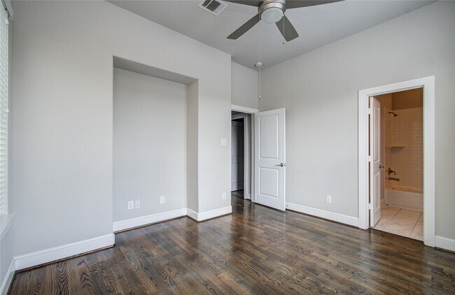 Building Photo - 5521 Larkin St
