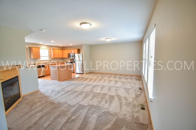 Building Photo - 2 Bedroom, 2.5 bath townhome in Urbandale ...