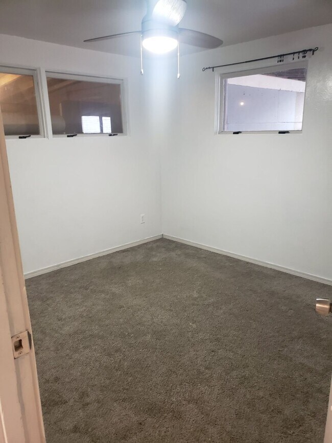 Building Photo - 722 White Pl