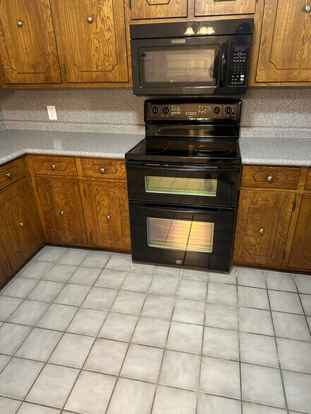 Building Photo - 1829 Azalea St