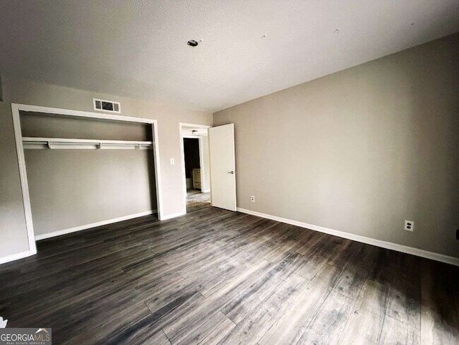 Building Photo - 2928 Parc Lorraine