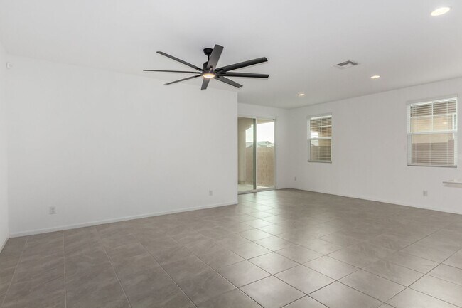 Building Photo - Charming 3-Bed Rental with Spacious Yard