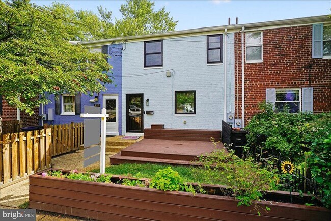 Building Photo - 223 Burgess Ave