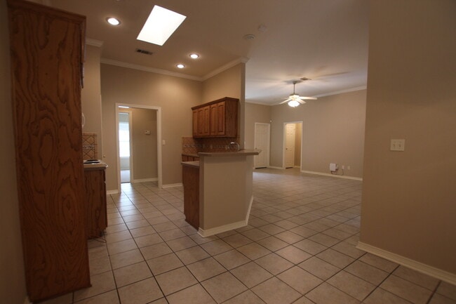 Building Photo - Stunning 3 Bedroom in Vineyard Estates Com...