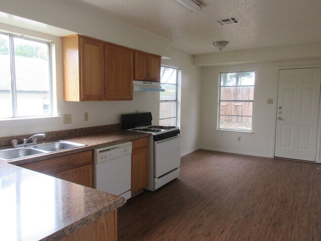 Building Photo - 6910 Millrace Dr