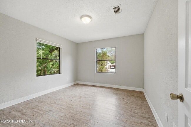 Building Photo - 3055 2nd St Cir