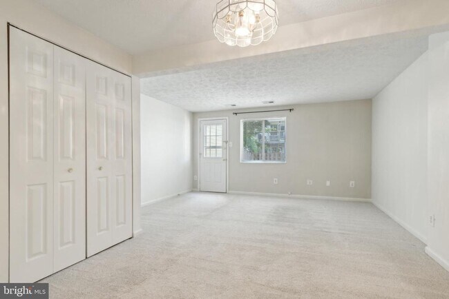 Building Photo - 8483 Aurora Ct