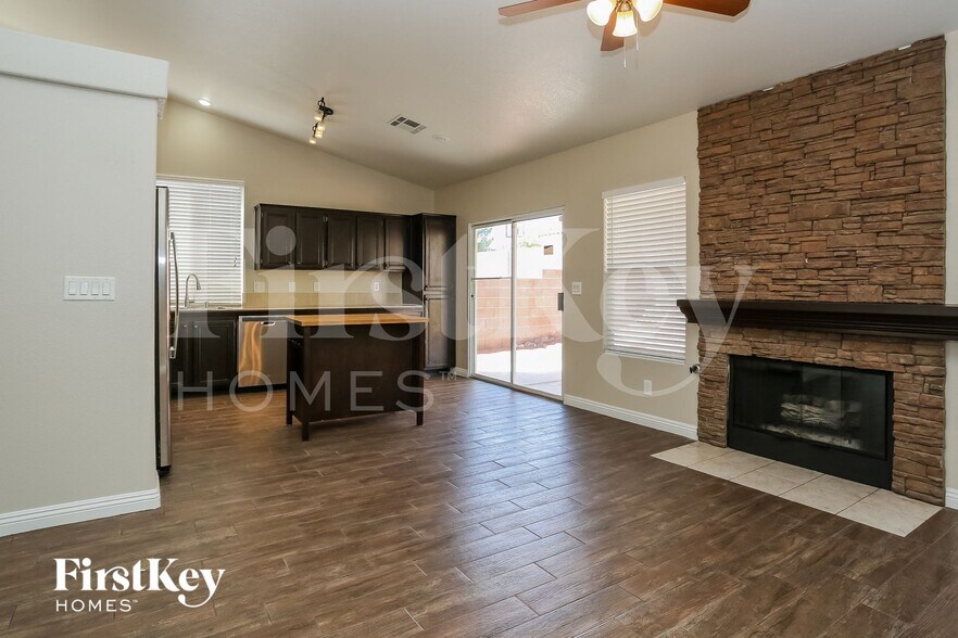 Building Photo - 4705 Crimson Leaf Dr