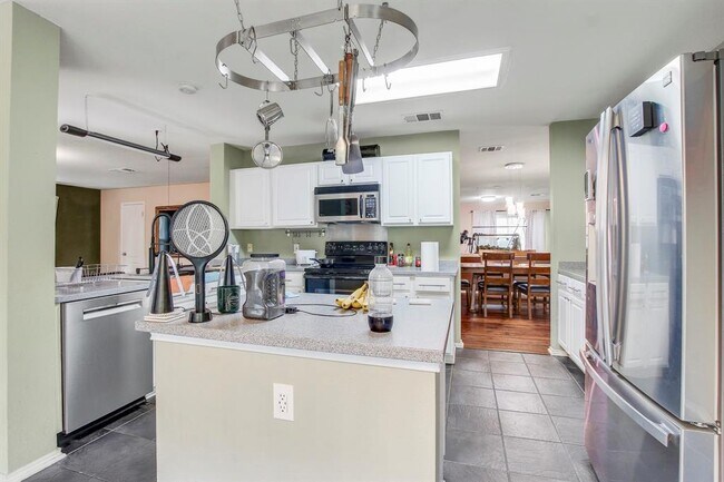 Building Photo - 1625 Balsam Way