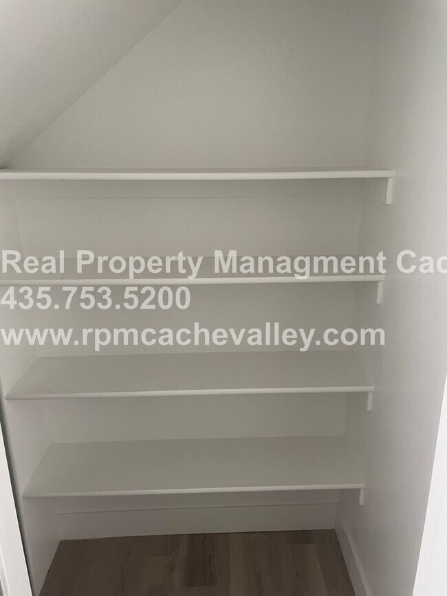 Building Photo - 566 N 245 E