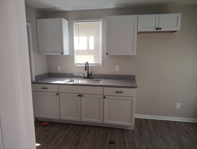 Building Photo - Fully Renovated 3-Bedroom Home – Move-In R...