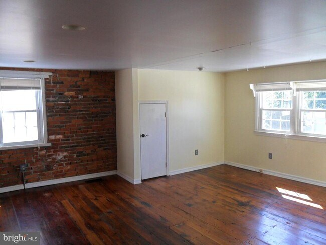 Building Photo - 120 Delaware St