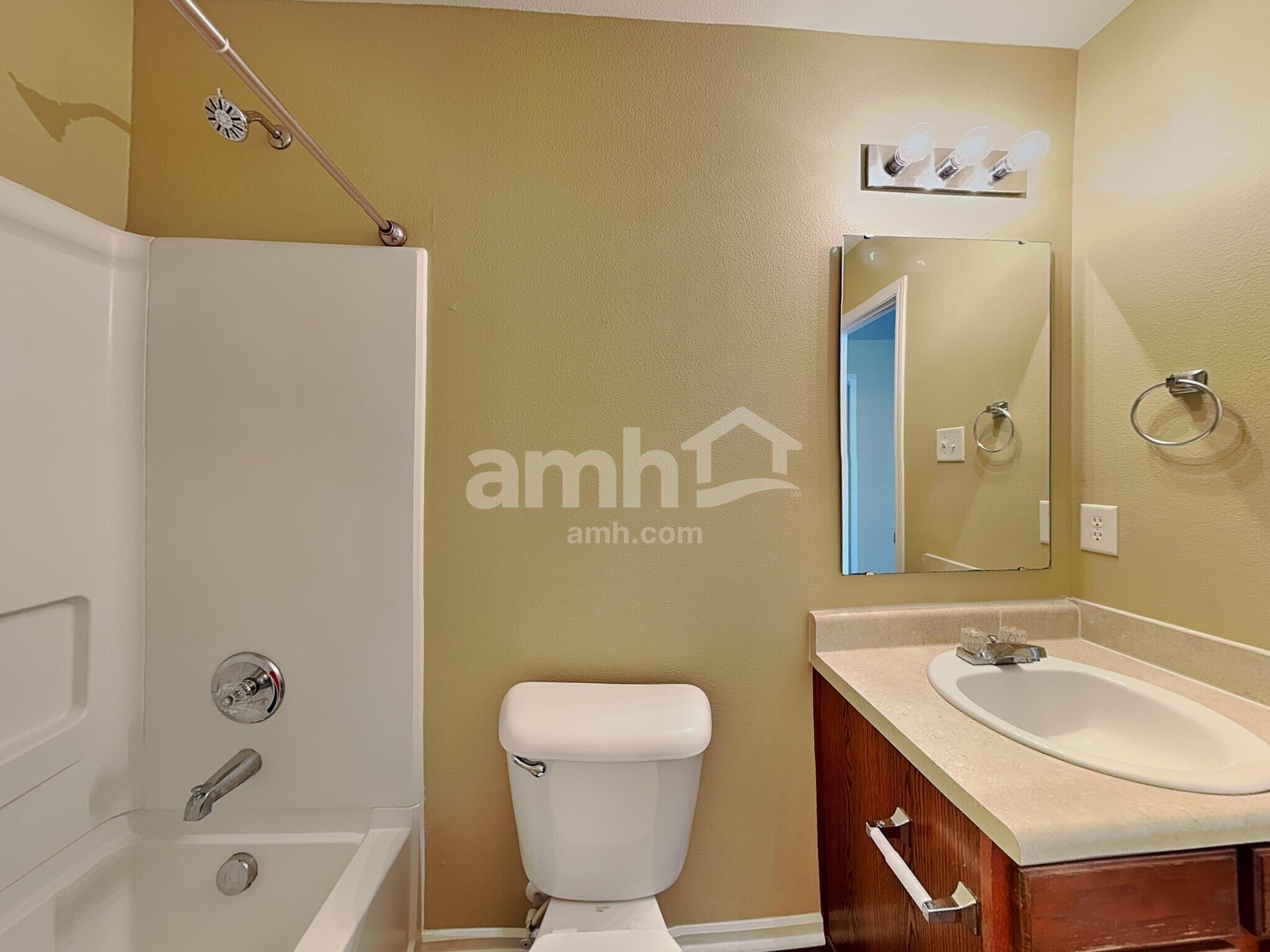 Building Photo - 4112 Lakewood Glen Dr