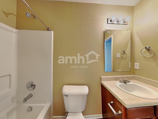 Building Photo - 4112 Lakewood Glen Dr