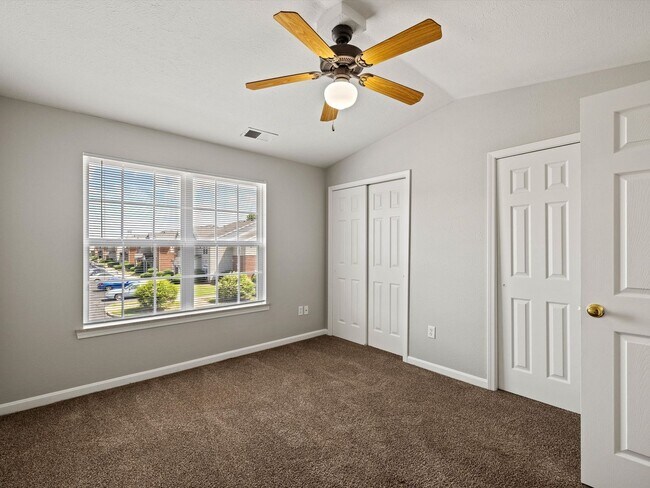 Building Photo - Comfortable 1 Bedroom 1 Bath*********Castle Schools**********Walking Trails