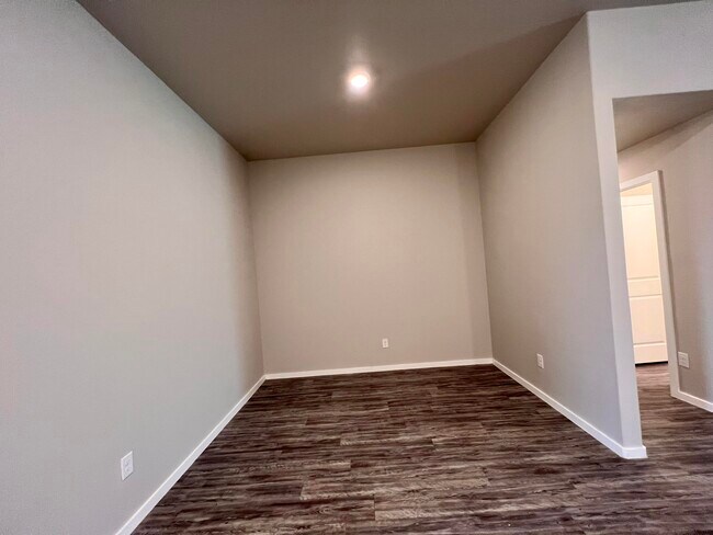 Building Photo - 2118 N Texas Ave