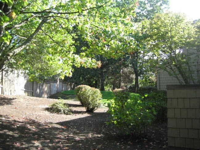 Building Photo - 44 Crestfield Ct
