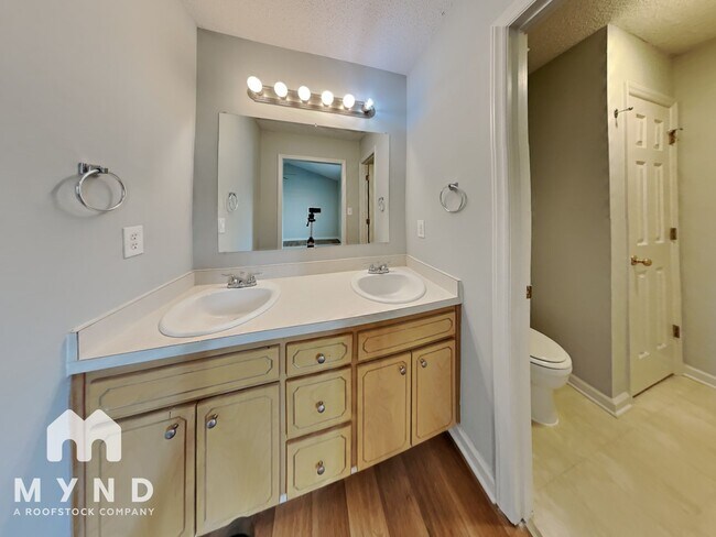 Building Photo - 173 Rose Ct