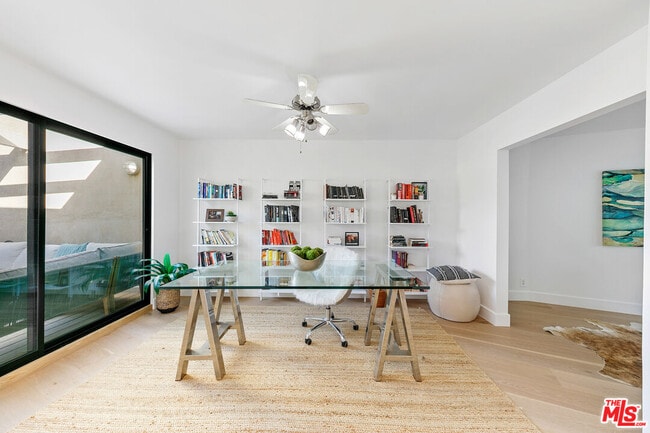 Building Photo - 6502 Dume Dr