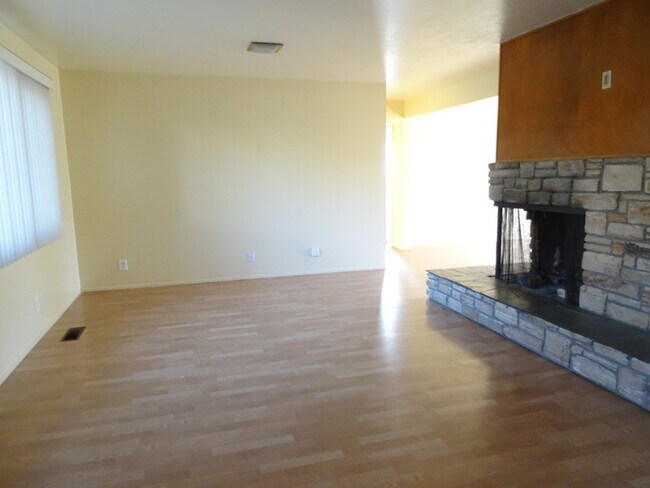 Building Photo - 2852 Forest Hill Blvd