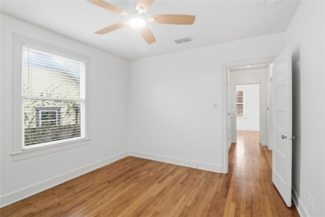 Building Photo - 2007 Montclaire St